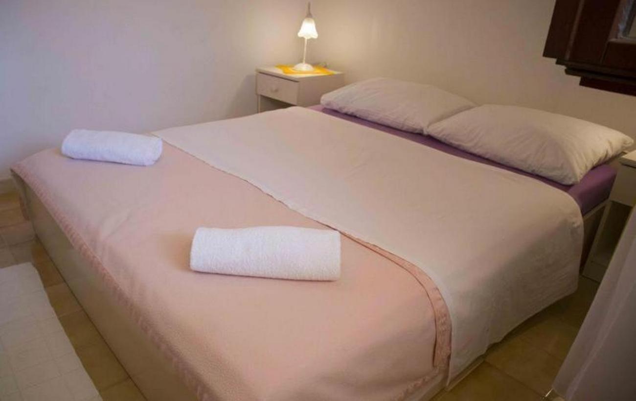 Apartments By The Sea Milna, Vis - 8896 Номер фото